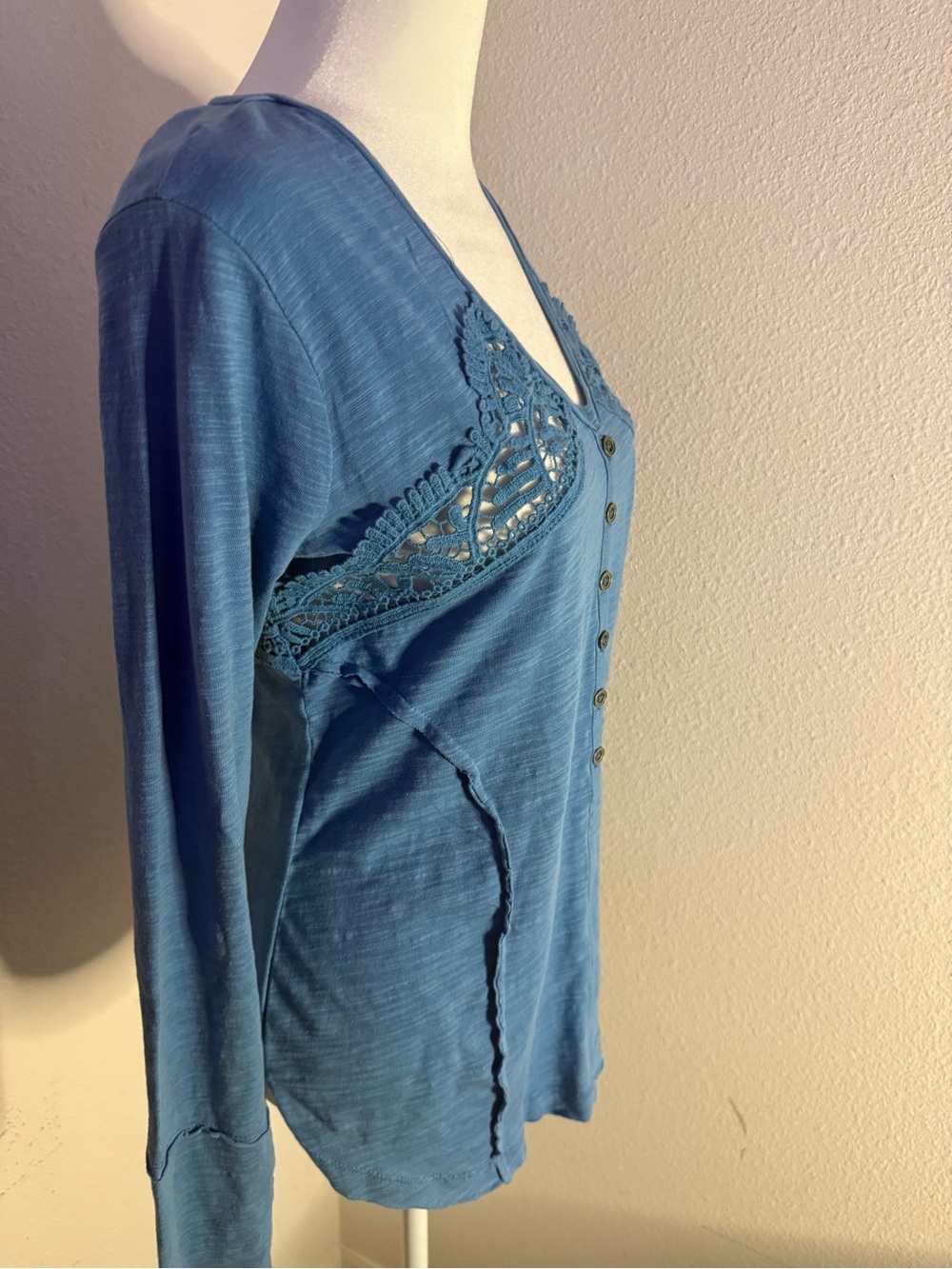 Lucky & CoCo Blue Crochet Lace Henley Top NWT Boho Slub Knit Long Sleeve Size S - Picture 2 of 7